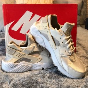 Women’s Air Huarache Run Sneakers 11 Cream/ Beige